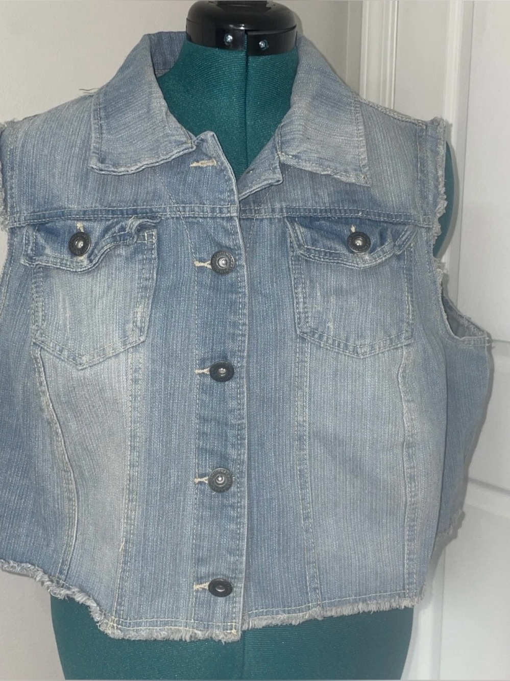 Women’s XL Y2K 90’s Denim Vest Cropped Distressed Button Up Frayed Boho